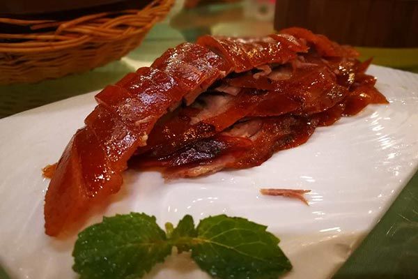 皮酥肉嫩满口留香,正宗的长春烤鸭