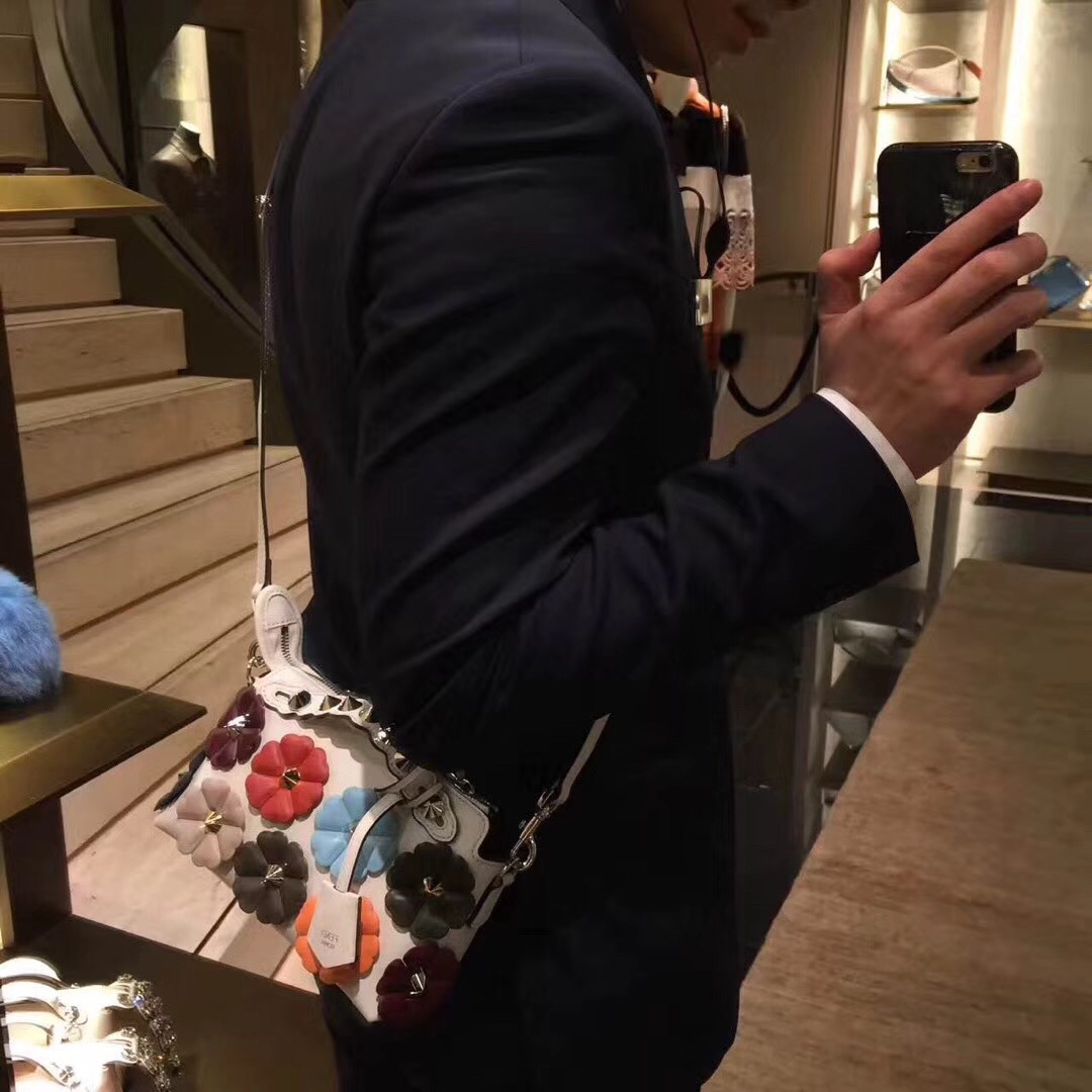 撞包不可怕!为你找到了今年夏天最出彩的包包赢过无数大牌