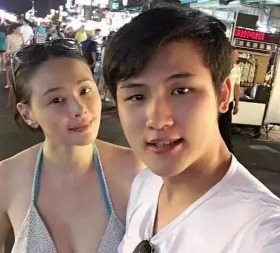 41岁萧淑慎全身照,明星萧淑慎最新照片