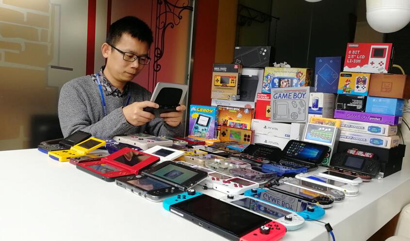关于国产Win2掌机和任天堂Switch，哪个更好？网友们吵炸锅了！