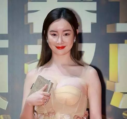 Z姓女明星回应整容却被扒出“小三”旧事,还与“正室”互撕?