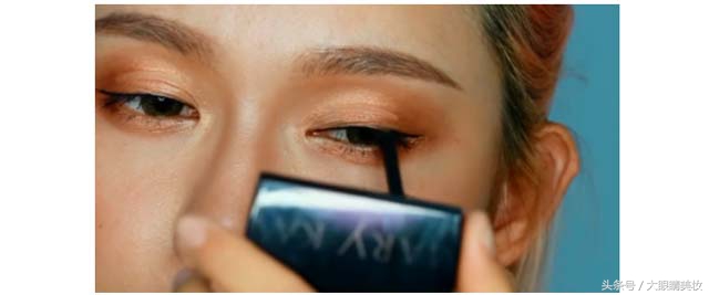 晕妆了怎么补妆不浮粉,眼妆晕妆了应该怎么补妆