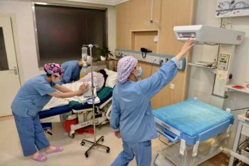 给产妇接生,采用最先进的拆台助产法,为什么要把床拆了?