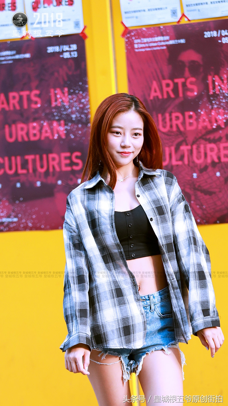 时装潮人街拍照片女,时尚街拍动作拍照姿势