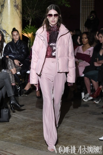 juicycouture天鹅绒运动套装搭配,juicycouture套装穿搭