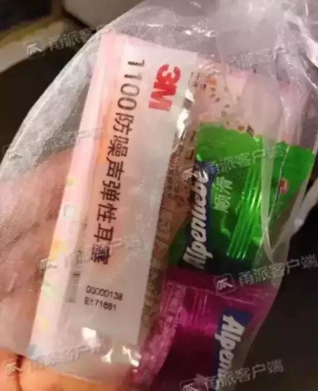 董卿你的站姿就是你的修养,董卿台上三次跪哪点值得学习