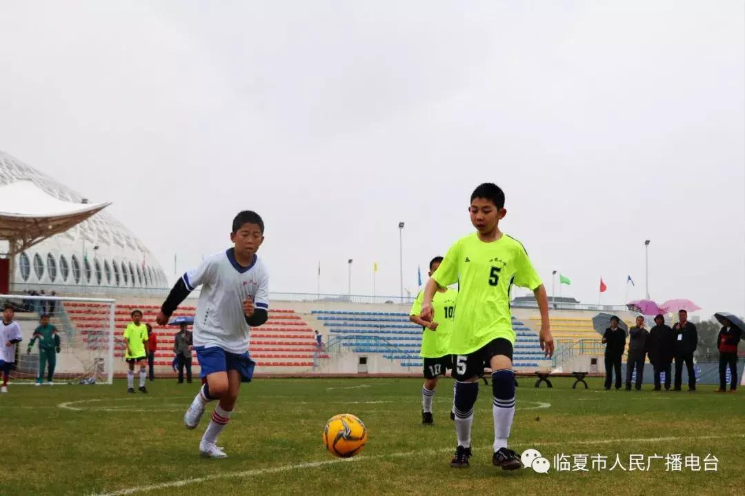 2018年度临夏州“牡丹杯”校园足球联赛暨校园足球特色学校“星级”锦标赛小学组赛在临夏市第三中学拉开序幕