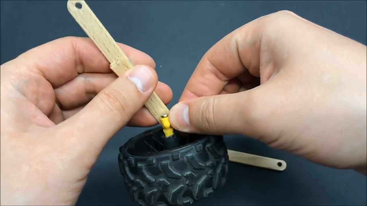 纸板公交车手工制作,手工公交车制作幼儿园纸箱