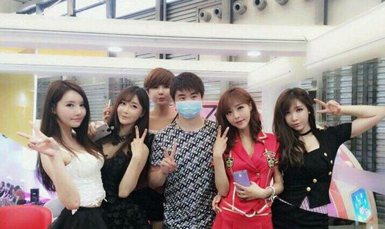 她曾被斗鱼第一神豪送9999朵玫瑰表白后来却被尹素婉压脚下