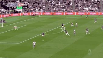 博格巴进球被拦,博格巴被犯规起来直接长传