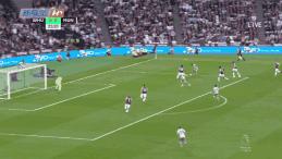 博格巴进球被拦,博格巴被犯规起来直接长传