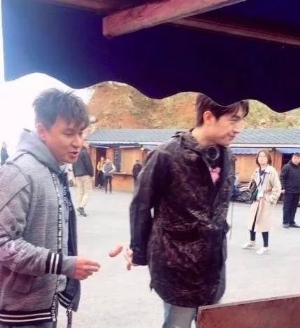 网上卖的火山石烤肠是什么肉做的,街边两块钱的烤肠里到底是什么肉