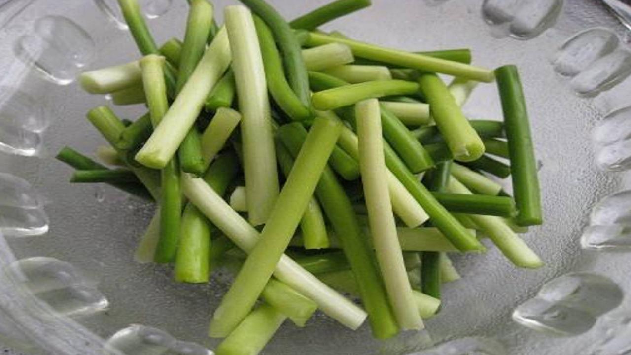 腌黄瓜胡萝卜蒜薹咸菜的做法,教我怎样腌蒜薹