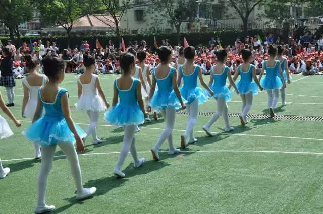 阳光下的成长艺术节,春天里歌唱活动