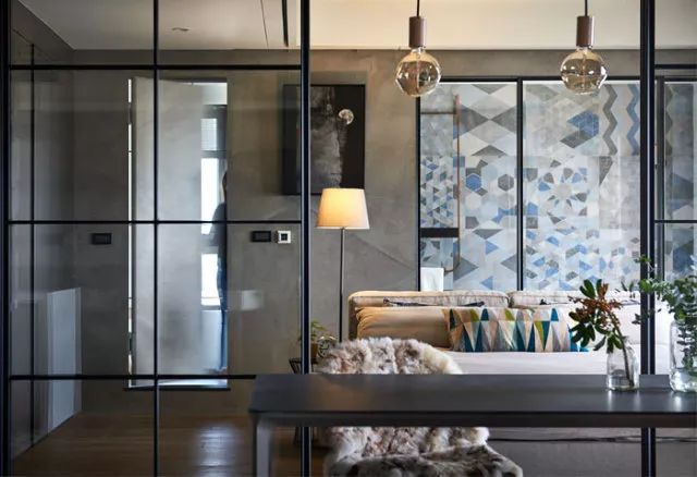 玻璃隔断节省空间,玻璃隔断能增加空间吗