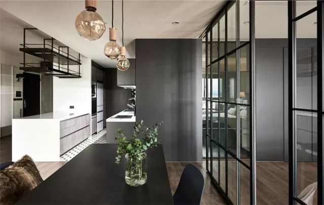 玻璃隔断节省空间,玻璃隔断能增加空间吗