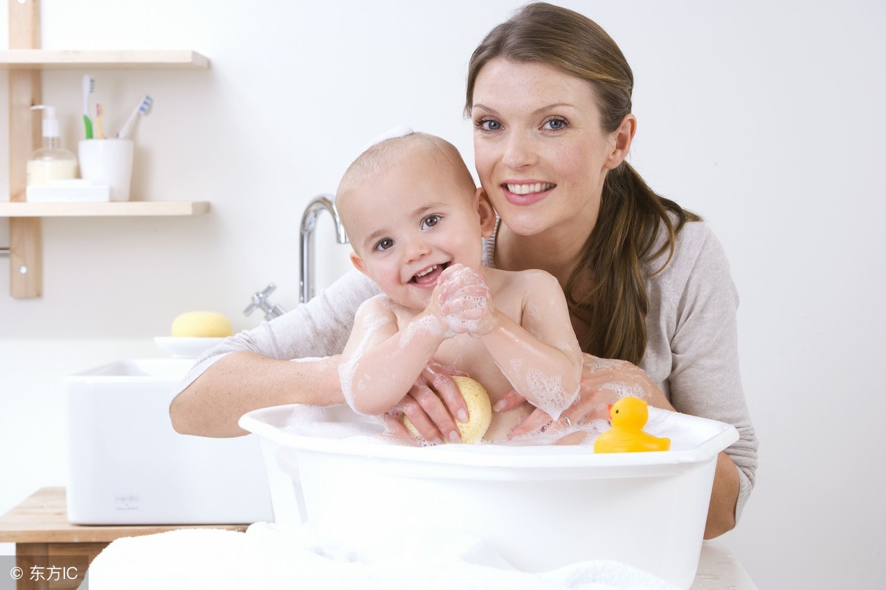 怎么样给宝宝洗澡才正确,如何给宝宝洗澡才是正确的方法