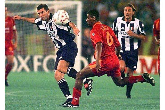 世界足坛史上的十大巨星,世界足坛十大传奇排名