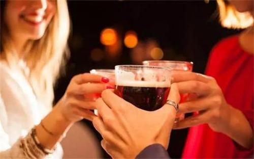 喝完酒做的那些错事，糊涂事喝酒可以成事也可以误事