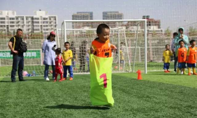 “趣味足球、快乐家庭”内蒙古草根足球日活动“搅热”母亲节