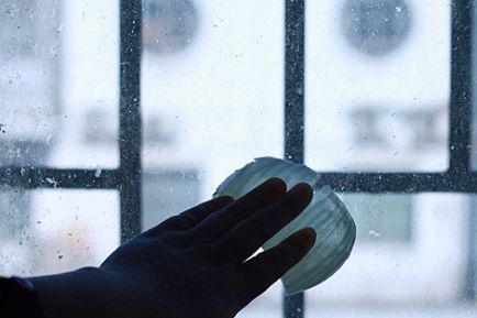 抽油烟机清洗擦玻璃,抽油烟机怎么擦玻璃油污