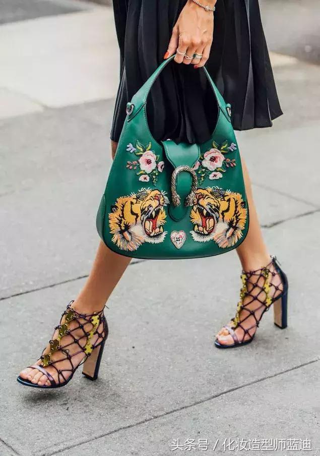 适合夏季的色彩穿搭,适合夏天的配色