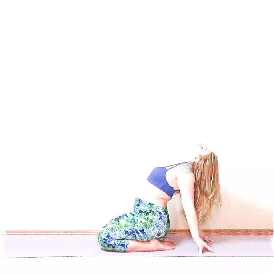 腰椎间盘突出，这样坐着拉伸，效果很好