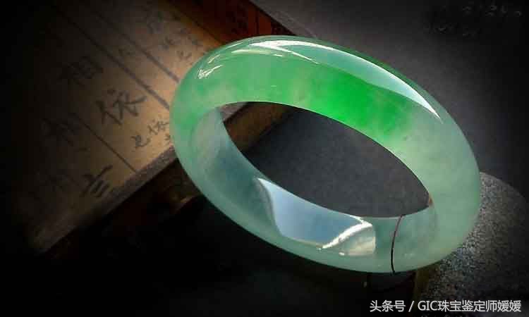 戴翡翠手镯，还有这么些讲究，真是不可不知！