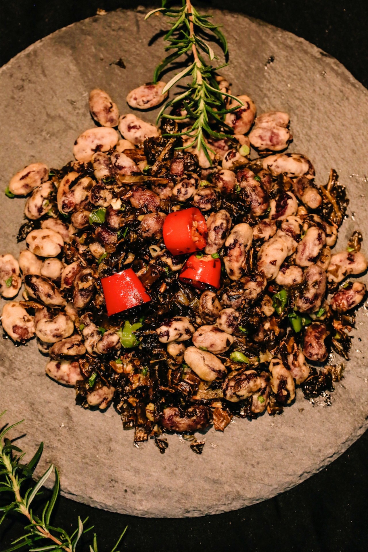 高管放弃高薪，研发出100多道新菜，取材就在店门口的小花园！