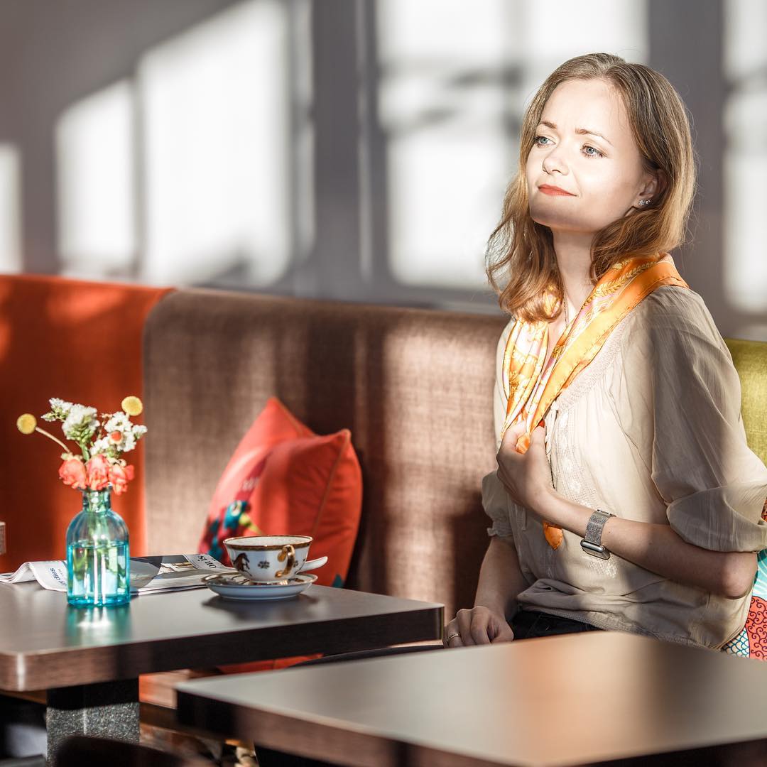 丝巾原来还可以这么系,丝巾能系在腰上吗