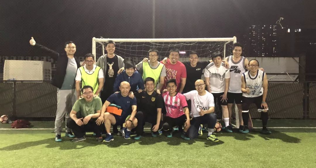 “宅男”也疯狂,且看足球赛场谁是英雄?