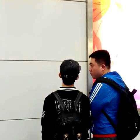 易烊千玺越来越撩！有胖虎护航，粉丝表示：不担心千玺被“拐跑”