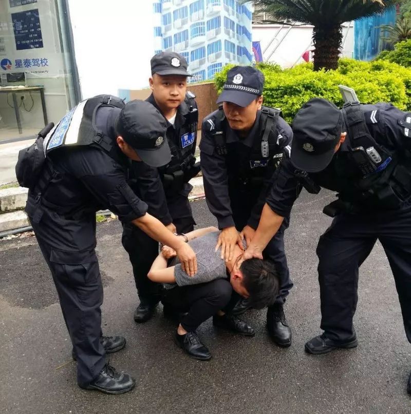 骑警高清图,骑警实拍