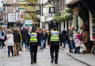 在英国穿上这个玩具，你的娃就是幼儿园之王