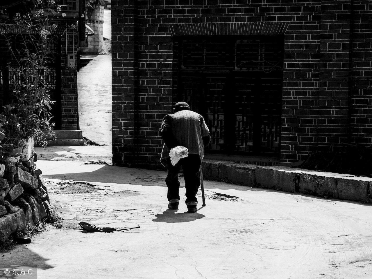 老年人骨折多久能下床,老年人压缩性骨折多久可以下床