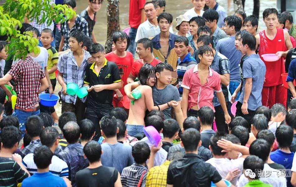 泰国泼水节群殴中国游客,泰国泼水节中国游客被泼酒