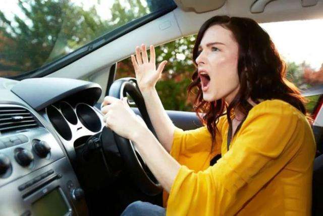 考驾照难倒的女学员,考驾照女生易挂科