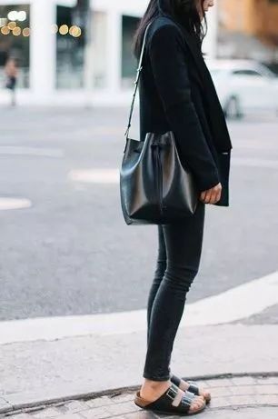 流行什么款式的包包又实用,今年流行大包包还是小包包