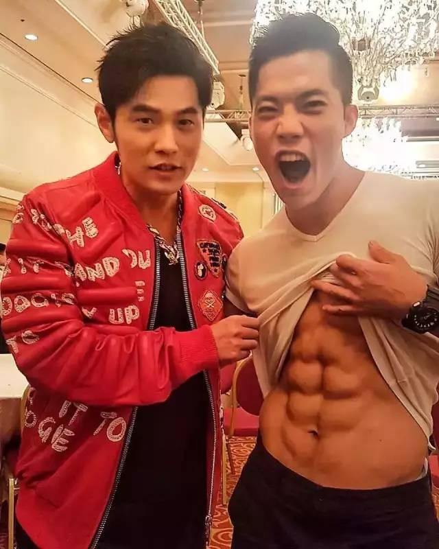 哥的胸肌你还靠不靠？“大屌哥”尤利西斯的你也不靠么？