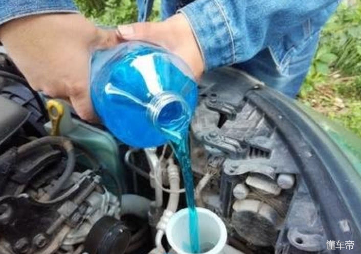 汽车玻璃水怎么加才是正确的,汽车玻璃水怎么加才合适