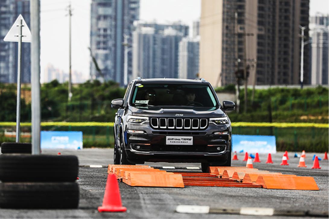 jeep大指挥官对比大众途昂,jeep大指挥官与途达