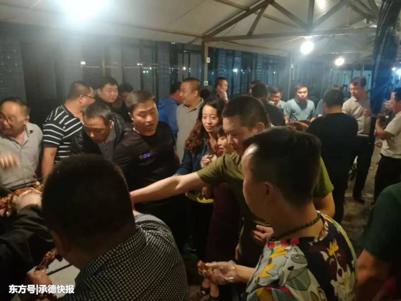 杯酒话乡情，酒好情更浓！