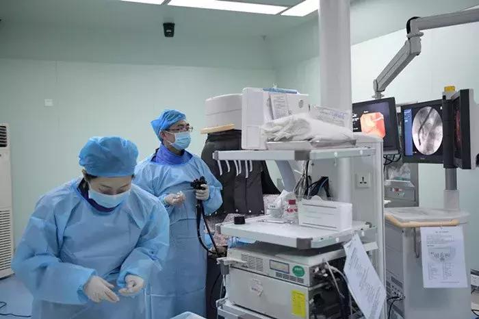 胆总管结石可治吗,1厘米的胆总管结石能不做手术吗