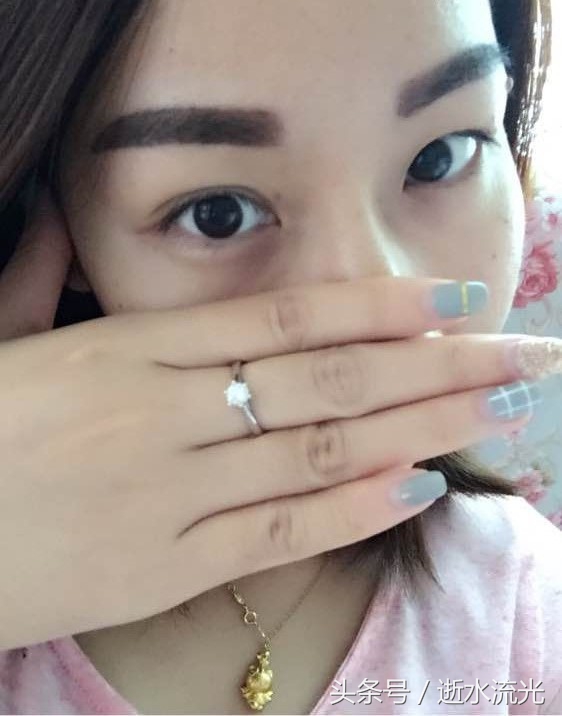 宝妈做纹眉后，感觉眉毛有点粗，被老公笑话，说我像蜡笔小新！