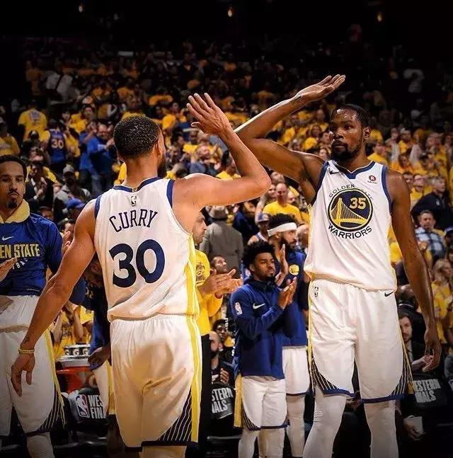 血洗火箭，带你走进勇士的球鞋仓库！