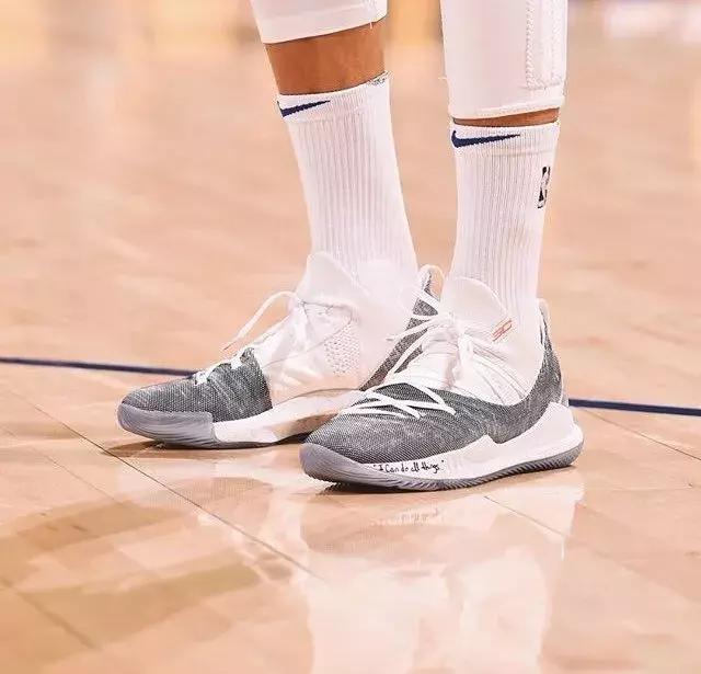 血洗火箭，带你走进勇士的球鞋仓库！