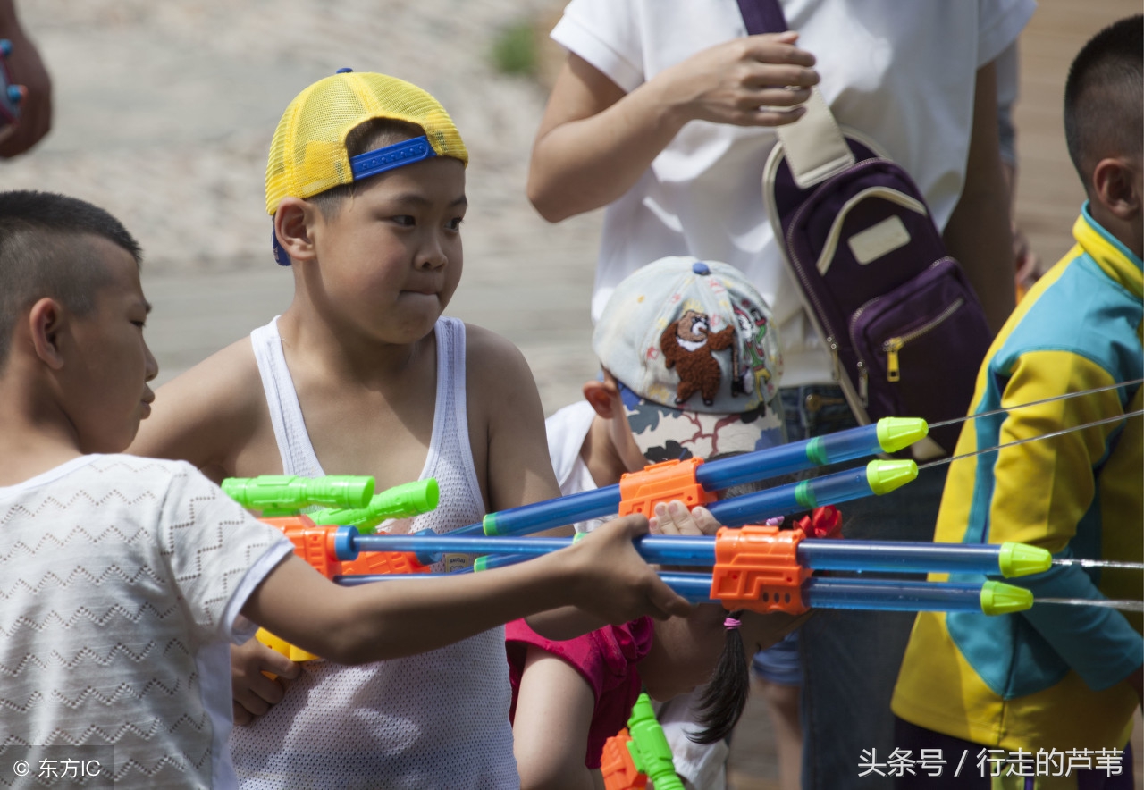 小孩子喜欢追逐打闹,小孩喜欢追逐打闹是怎么回事