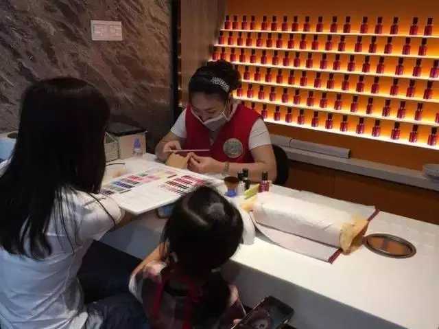 海底捞真的要400块钱吃吗,7人吃海底捞1400元账单