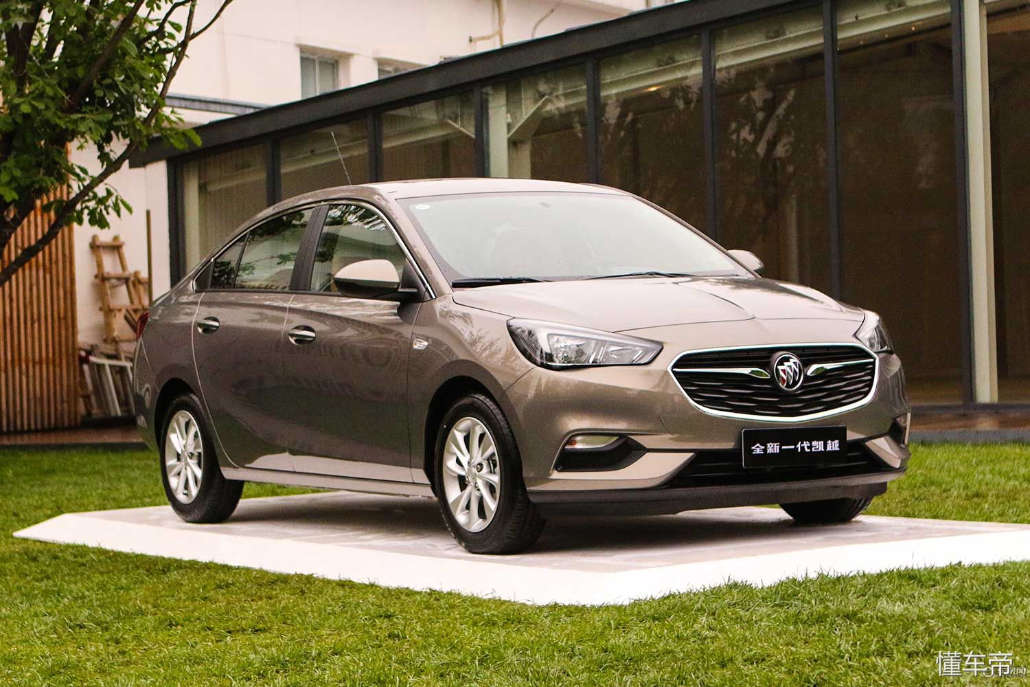 1.3l三缸别克凯越试车,别克凯越外观老款改新款