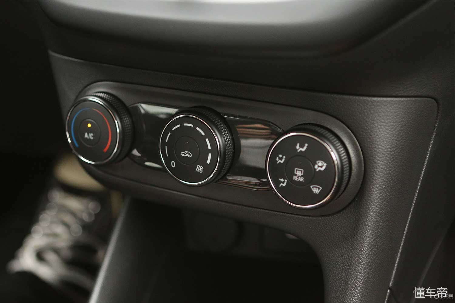 1.3l三缸别克凯越试车,别克凯越外观老款改新款